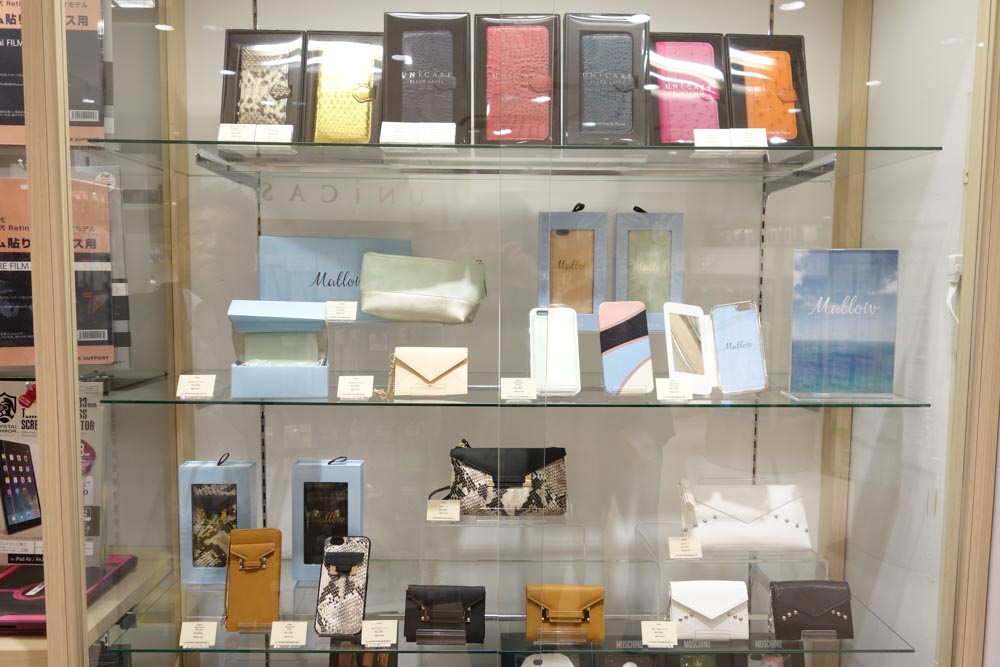 UNiCASEブランドの高級製品ラインナップ。最上段は本革製のガチ製品だ