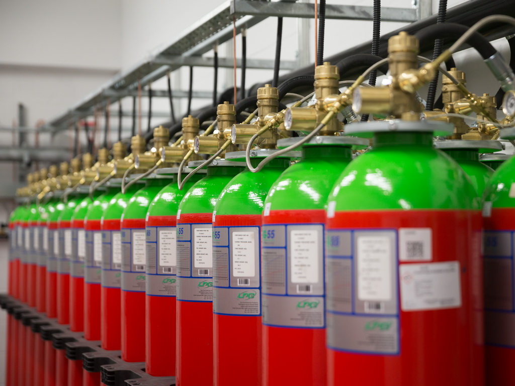 万が一のときに備え、消化器などのシステムも配備