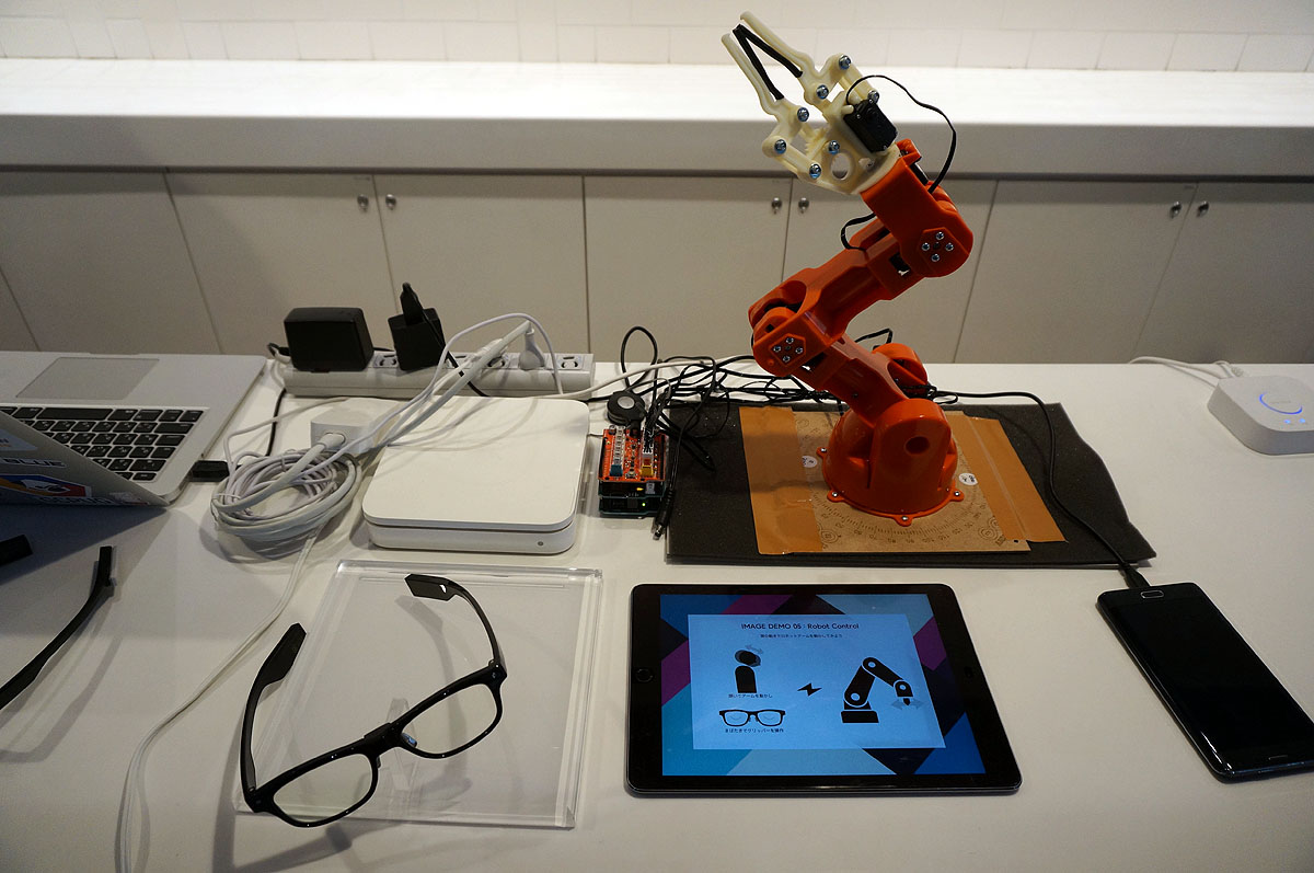 ロボットアームも操作