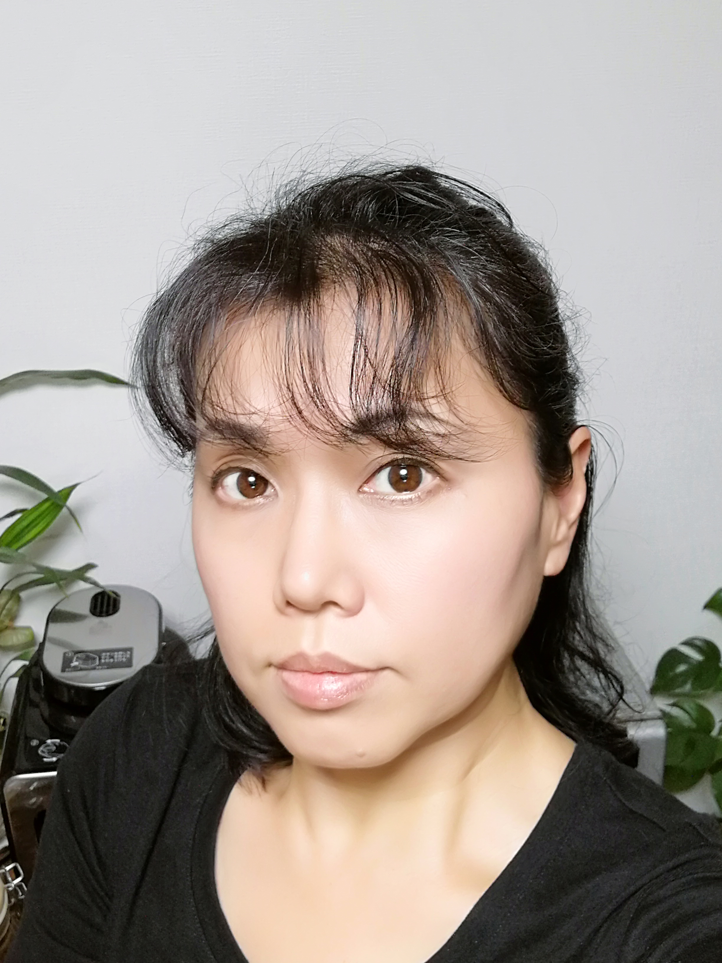 Mate 9のインカメラで撮影。化粧は崩れ去り、肌は疲れてくすみ、クマができている午前1時15分。本来ならとても人に見せられる状態ではないですが、ビューティーモードを最大レベル10にして撮影したところこの仕上がり。この美肌機能は、おそらく現在国内で手に入る端末の中では最高ではないでしょうか。実物もこうありたい！