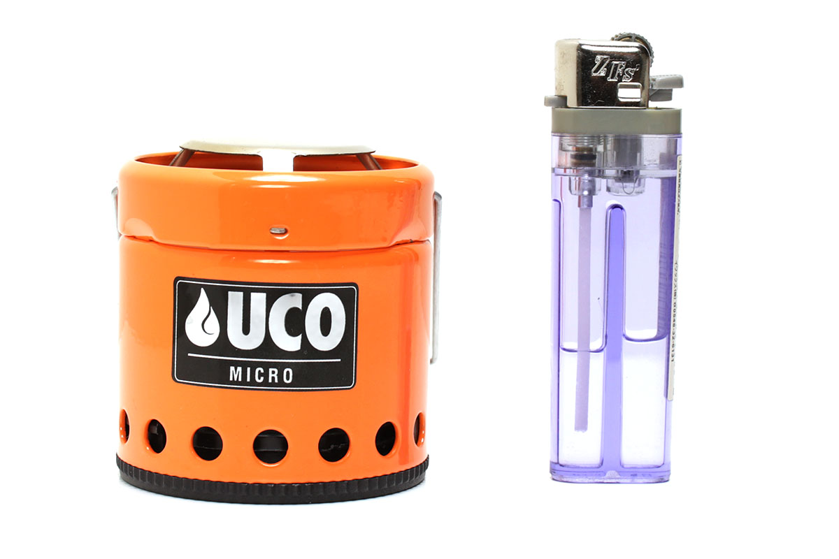 伸縮式の「マイクロランタン」。直径5.7cmで、高さは開くと8.6cmで閉じると6cm。アルミカップ入りのキャンドルが使える、手のひらサイズのキャンドルランタンです。メーカー価格税別2200円。