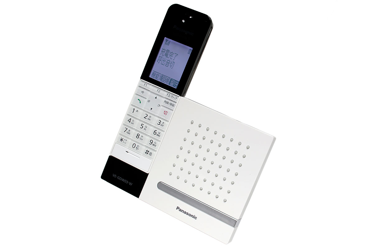 パナソニックの「デジタルコードレス電話機 VE-GDW03DL」。コードレスホンとして使えるほか、無線LANがあればスマートフォンを子機として使えます。スマートフォン内の電話帳をイエデンの発着信に使ったりすることも可能です。