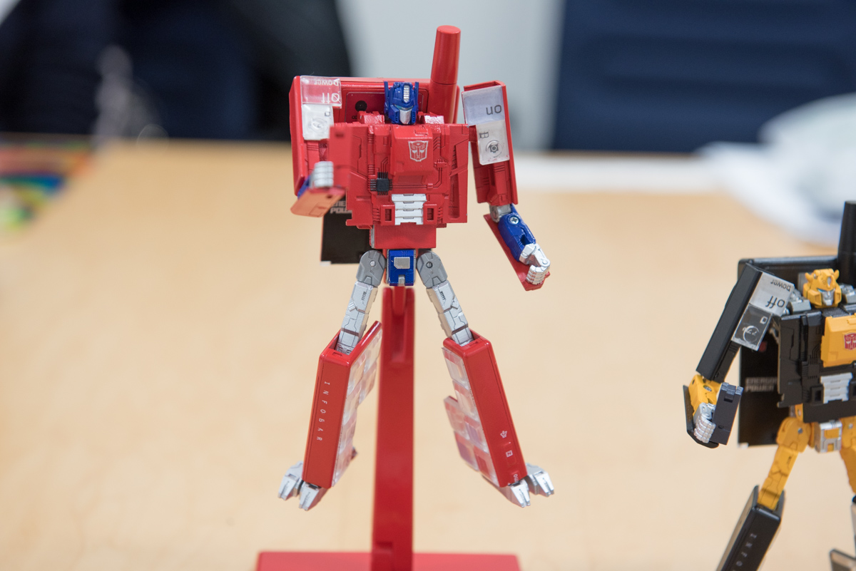 「INFOBAR OPTIMUS PRIME（NISHIKIGOI）」