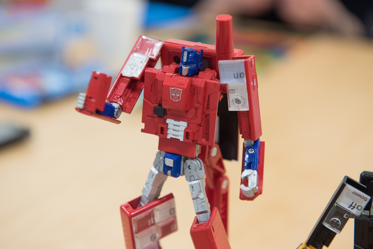 「INFOBAR OPTIMUS PRIME（NISHIKIGOI）」