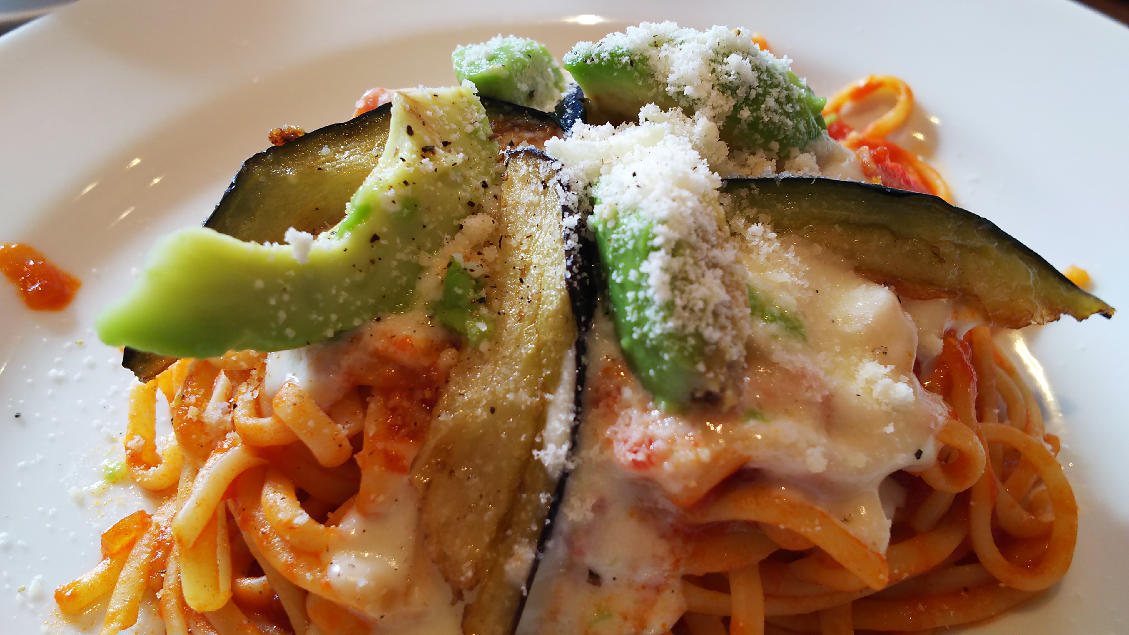 デジタルズーム撮影サンプル。ガラス越しに撮影