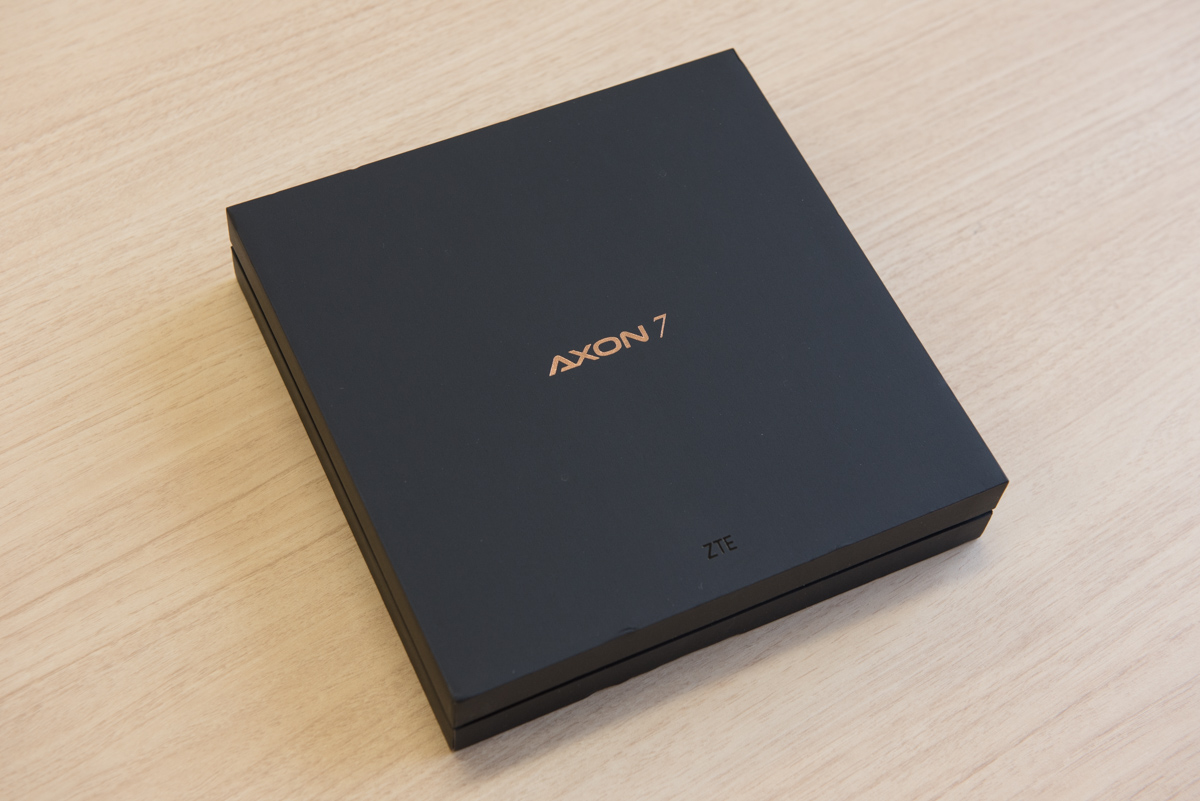 製品パッケージ。なかなか豪華なサイズで、内容も充実