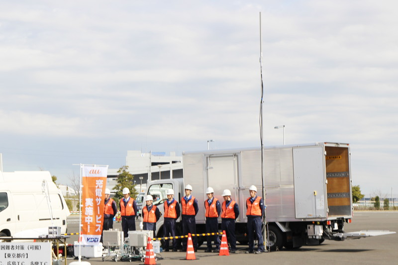 基地局車は大小さまざま。一般的なトラックに搭載できる可搬式基地局もある