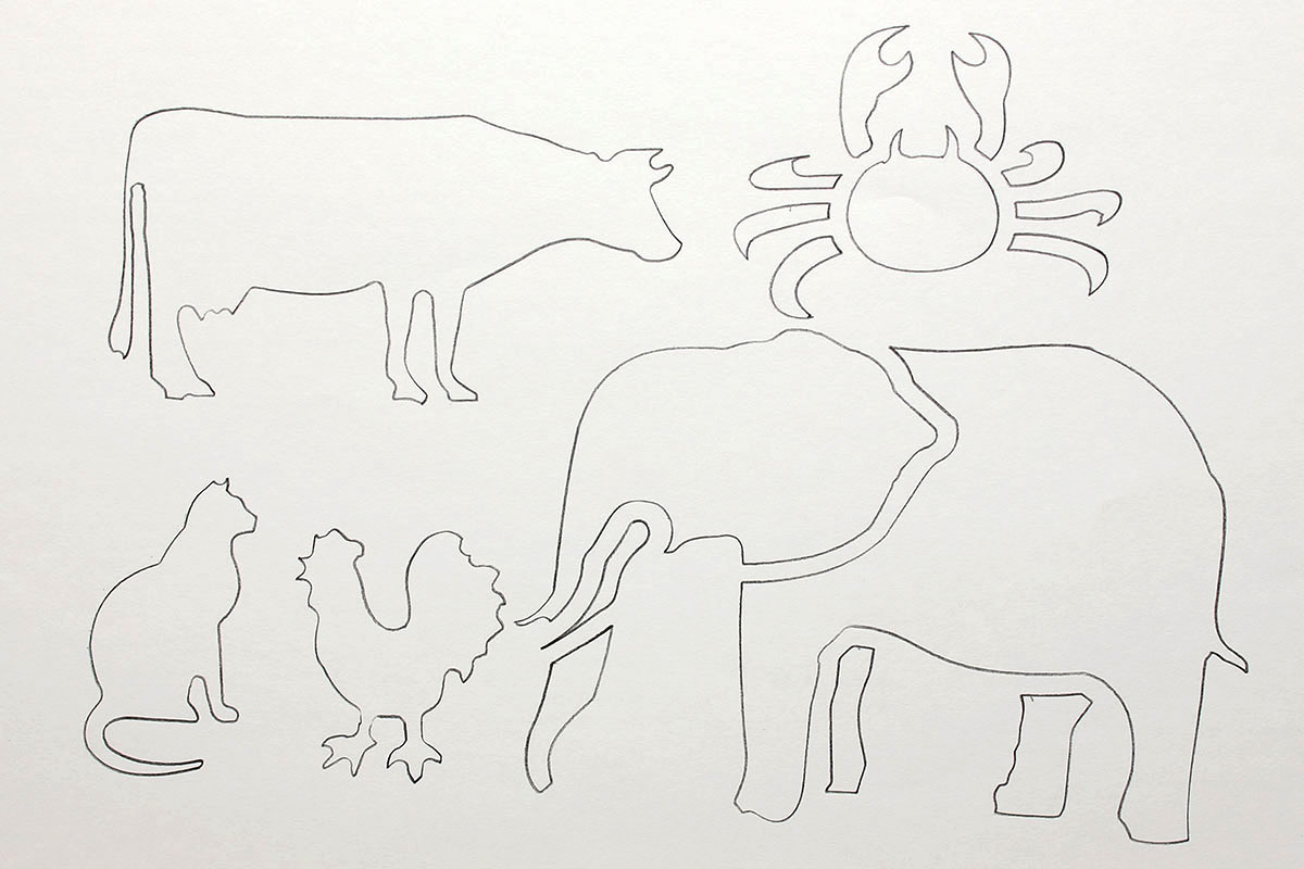 左は「SAFARI」。いろいろな生物を描けますが、テンプレートの細部が細かすぎるので、細部まで正確になぞって描くのは困難です。大雑把なカタチなら描けます。それぞれの生物のスケールもバラバラです。