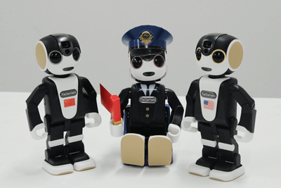 ロボホン 羽田空港で「ロボホン」レンタル、24時間で1500円～ - ケータイ Watch