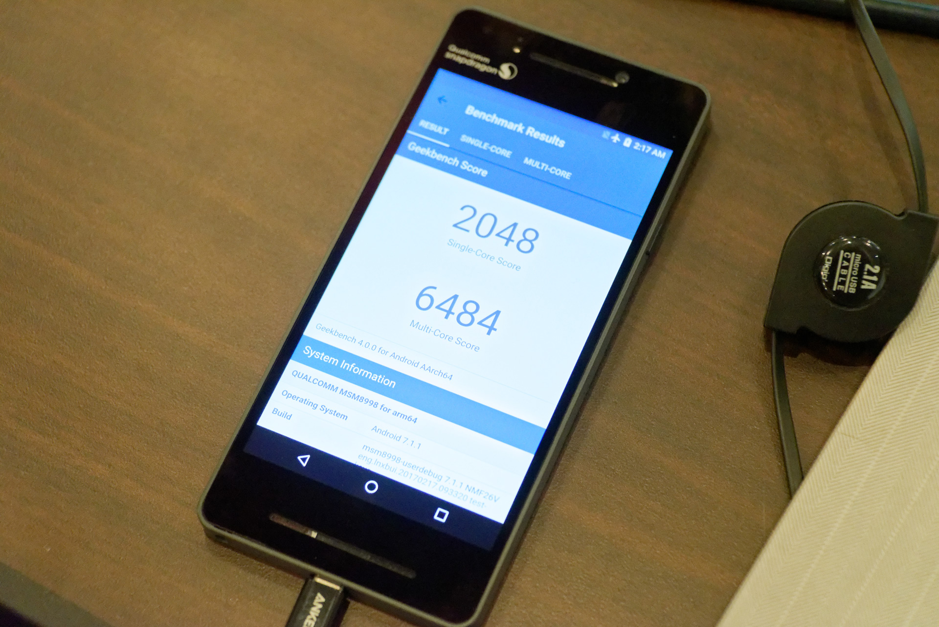 リファレンス端末でベンチマークを実行。CPU性能を測るGeekbench 4やPCMark、グラフィックス性能を判定する3DMarkなどで高いスコアを示した