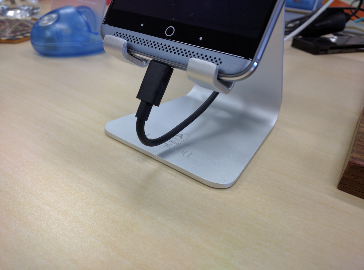 パッケージ同梱のUSB Type-Cケーブル