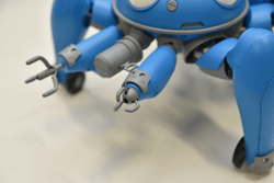 会話や“並列化”も実現、動いて走る「1/8 タチコマ」Cerevoが6月に発売