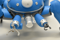 会話や“並列化”も実現、動いて走る「1/8 タチコマ」Cerevoが6月に発売