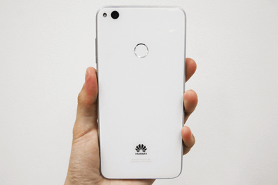 Huawei nova lite ホワイト HUAWEI nova lite」ミニレビュー（編集部石井）] 撮った写真を人に見せ