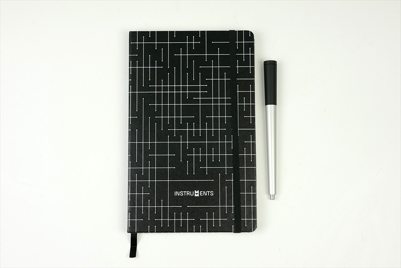 本体と取扱説明書を兼ねたノートが入っておりました