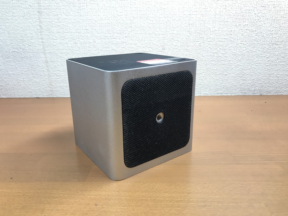 底面には三脚穴も備えています