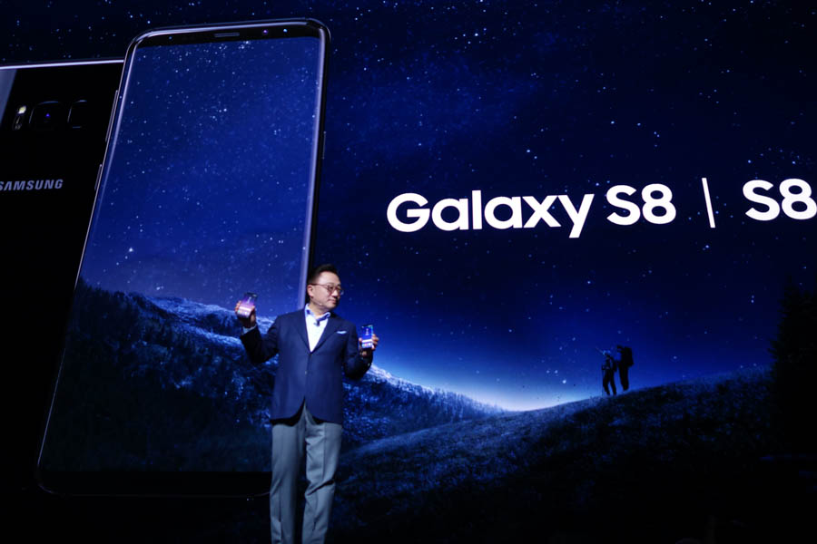 Galaxy S8/S8+を発表するKoh氏