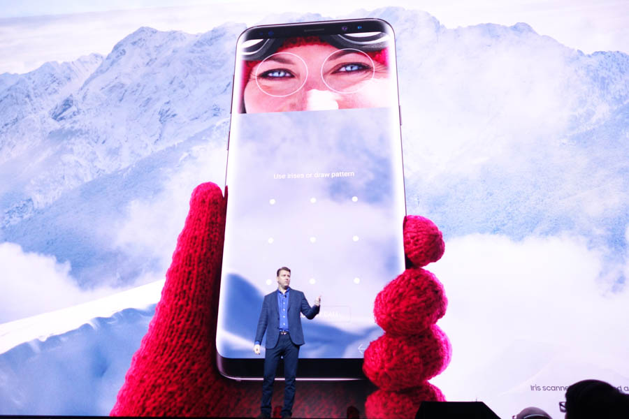 虹彩認証は手袋着用中にも利用可能