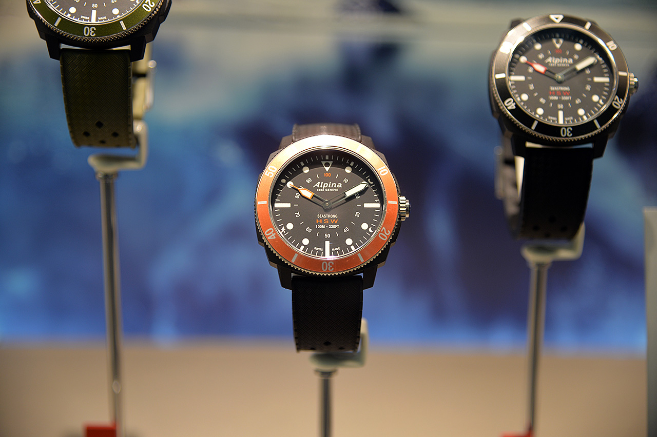 視認性を高めるため、ウォッチフェイスはシンプルだが、さまざまな通知アイコンは他のモデル同様に配置されている