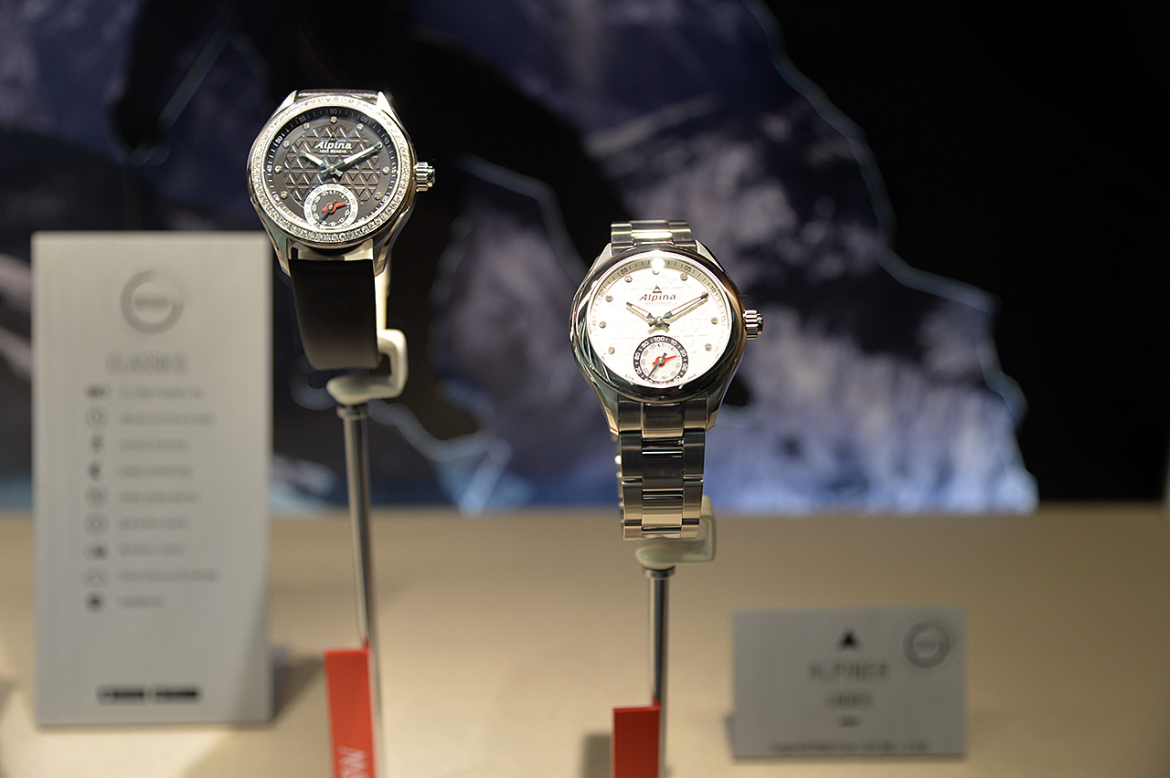 活動量計がコンプリケーションになっているClassicにも女性向けモデルが用意された