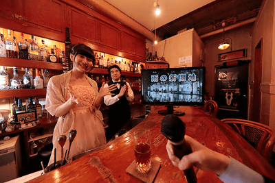 伝説のクソゲー「たけしの挑戦状」がVRで登場、カラオケスナック「あぜ