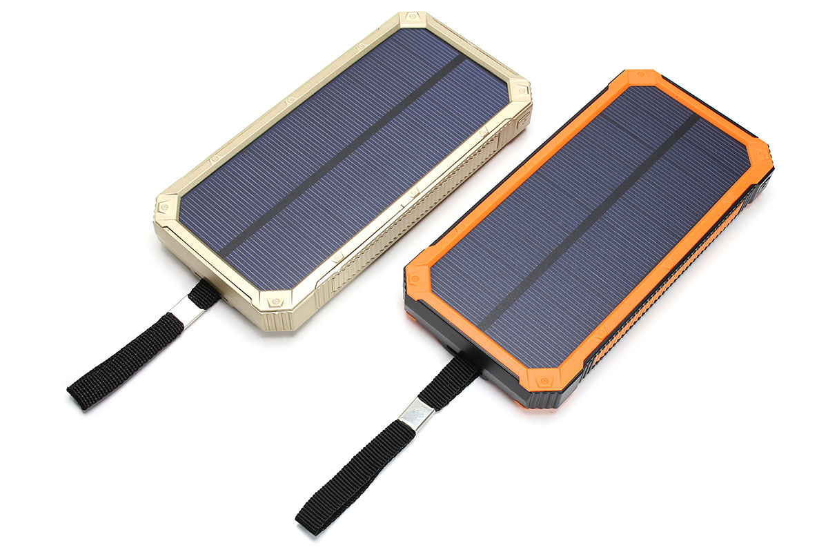 全然違う名称・メーカーで売られていた2製品ですが、細部まで酷似していました。どちらも、充電用USBポート×2・ソーラー充電対応・LEDランプ内蔵・防水・防塵・耐衝撃を謳っています。