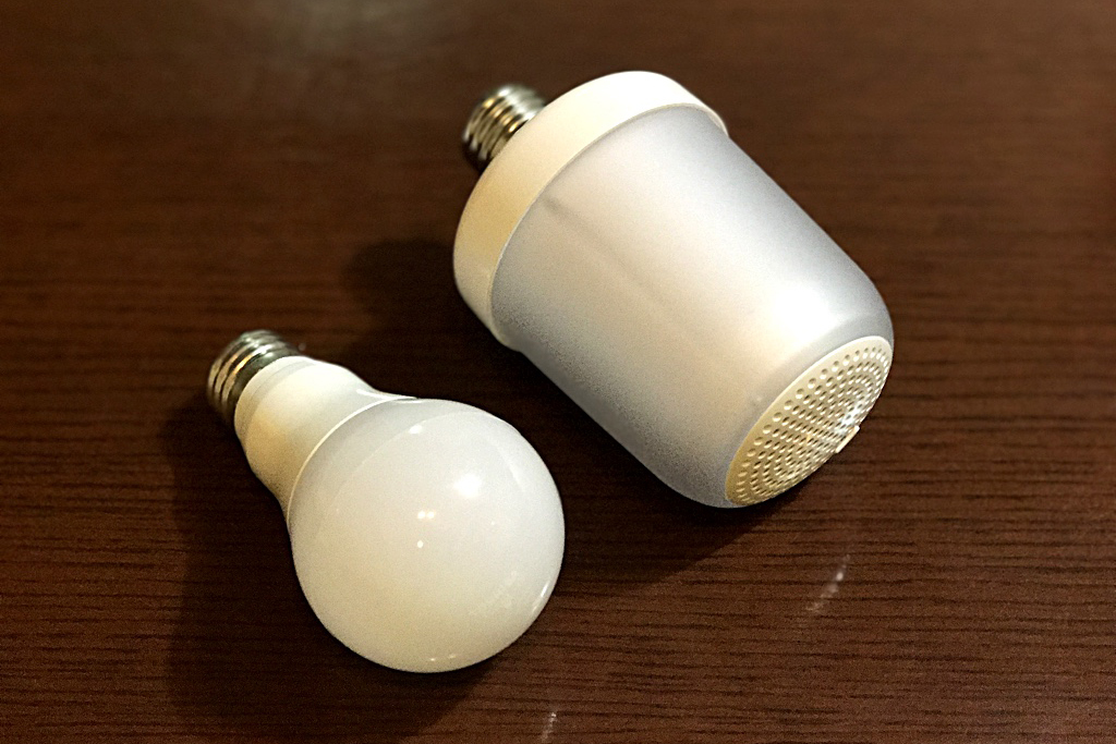 一般的な口金E26の電球より本体は少し大きめ