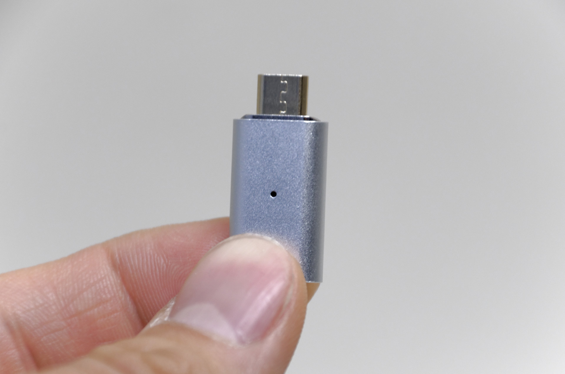 差し込み口はmicroUSB