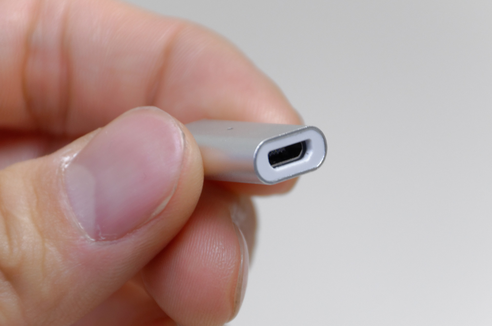 差し込み口はmicroUSB