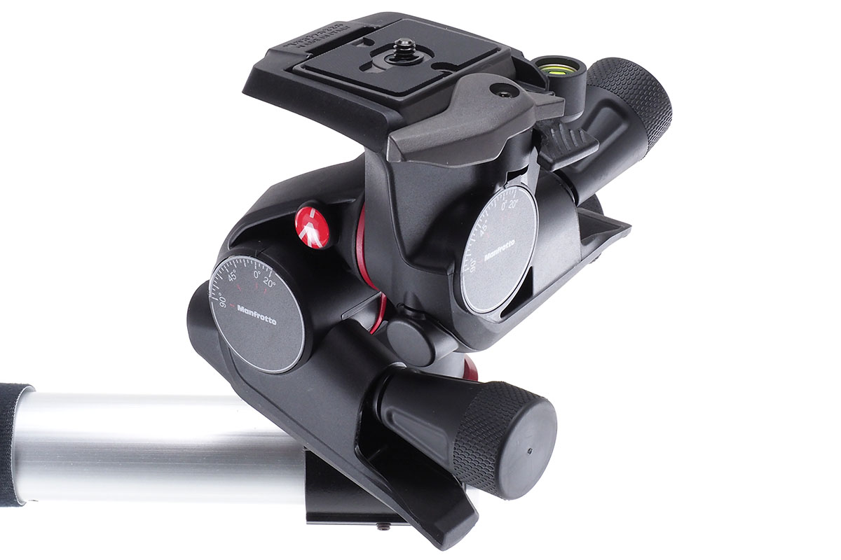 手前から見た様子。機能的にはほかのギア雲台とだいたい同じです。