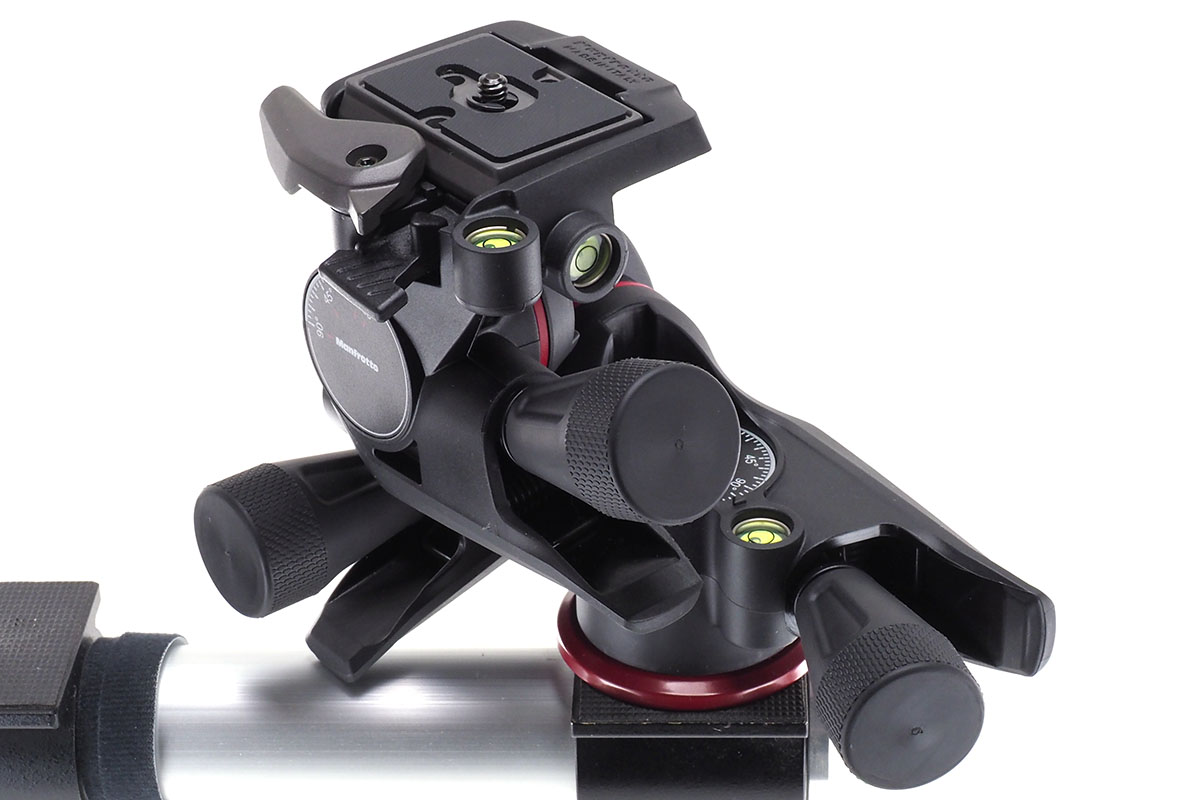 手前から見た様子。機能的にはほかのギア雲台とだいたい同じです。