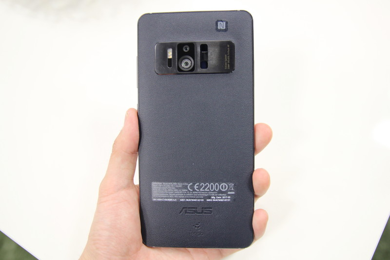 実機の写真は<a href="http://k-tai.watch.impress.co.jp/docs/news/1054734.html" class="n" target="_blank">「写真で見る『ZenFone AR』」（別記事）</a>にて紹介している