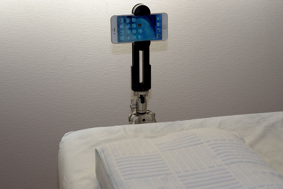 挟む部分は6～27cmまで調節できます。なので、スマートフォンもホールド可能。スマートフォンホルダーとしてはやや大げさですが、その分、安定感は抜群です。