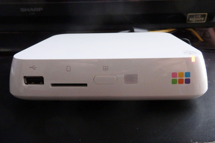 フォトストレージ「おもいでばこ PD-1000S」。1TBあるいは2TBのハードディスクを搭載し、撮影した写真をかたっぱしから保存できる