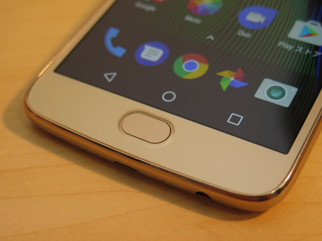 新しいデバイスが採用された指紋認証センサー。指紋認証だけでなく、ワンボタンナビの操作にも利用可能。