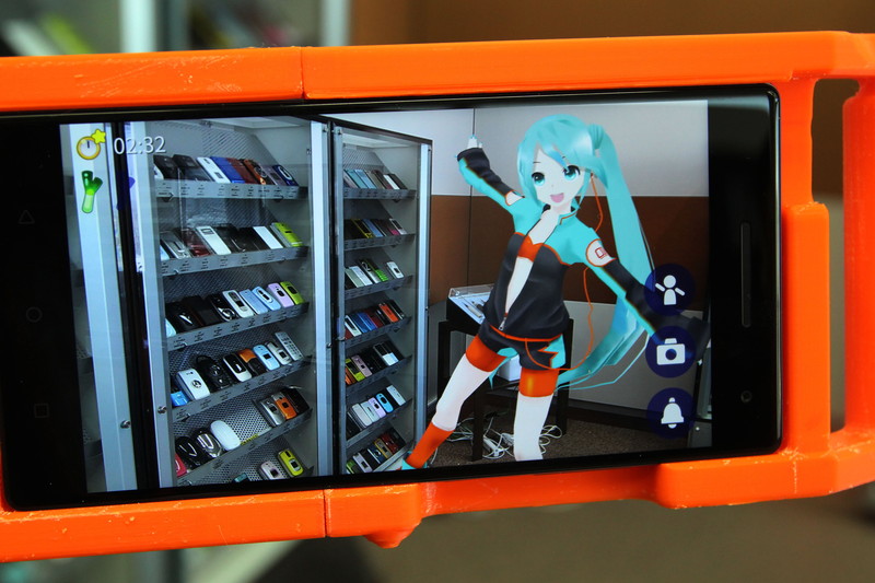 「ミク☆さんぽ」（KDDI 会議室でのデモンストレーション）