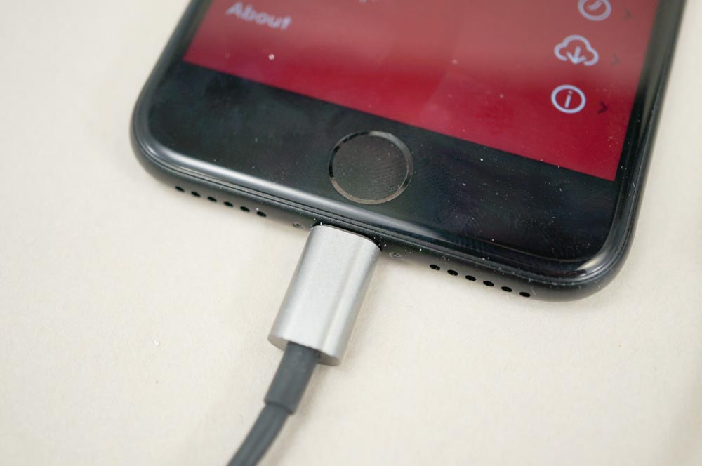 Lightning接続なのでiPhone 7でも使えるが、iOSデバイス以外で使えない