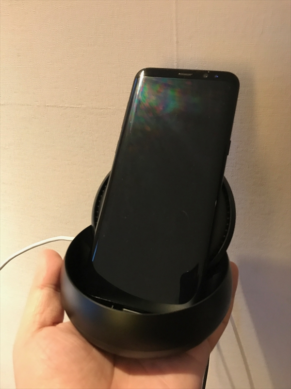 Galaxy S8+をDeX Stationに置いたところ