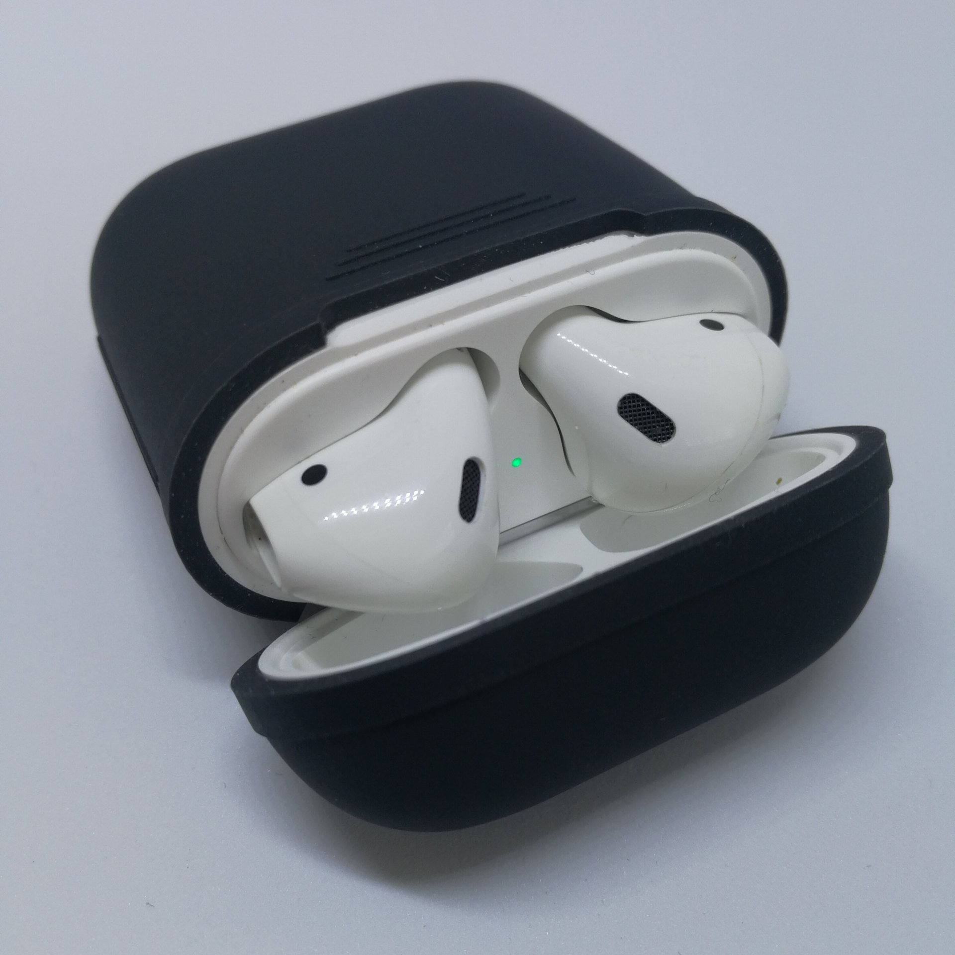 シリコンラバーケースに入れてみると、やはり安心感はある