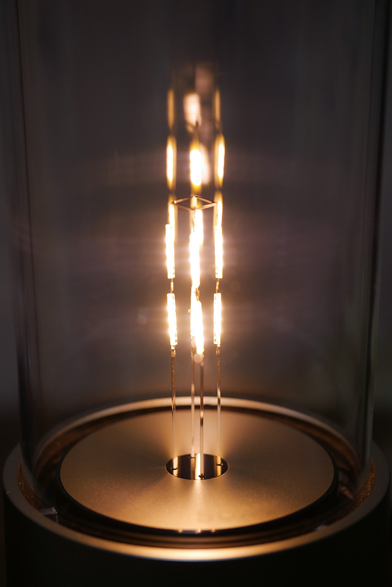 こんな風に光ります。調光も可能