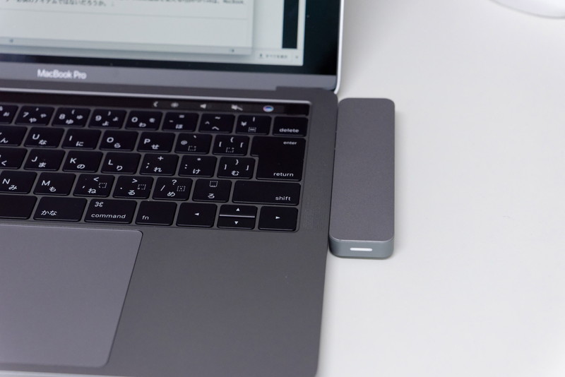 Type-Cポート2個使いでMacBook Proを魔法のごとく拡張する「HyperDrive