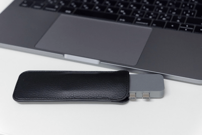 Type-Cポート2個使いでMacBook Proを魔法のごとく拡張する「HyperDrive