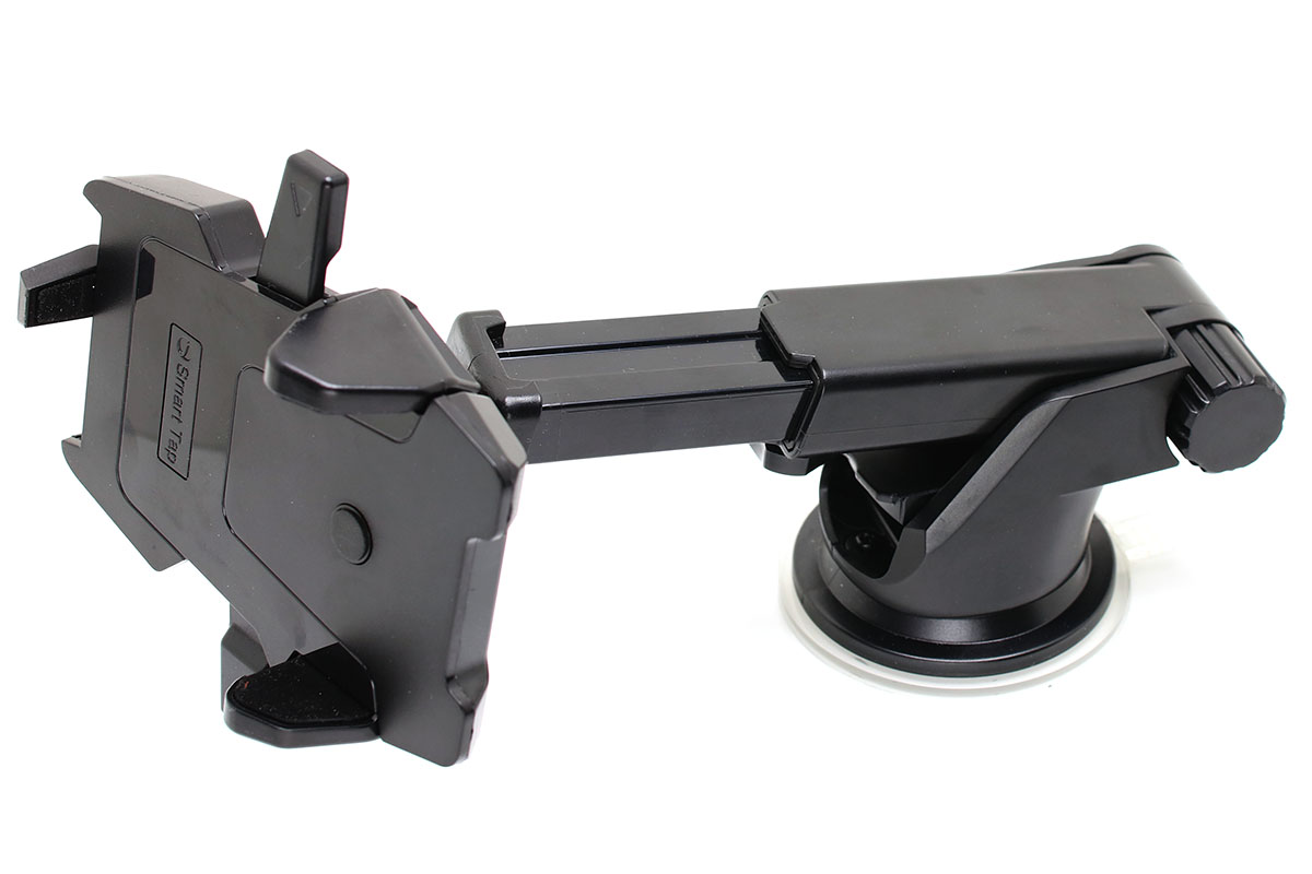 スマートタップの「EasyOneTouch2 HLCRIO121」。2箇所に関節があるアーム式ホルダーです。ダッシュボードへのセットは粘着吸盤式。ホルダー部分は自由に回転でき、ツマミを締めるとしっかり固定できます。