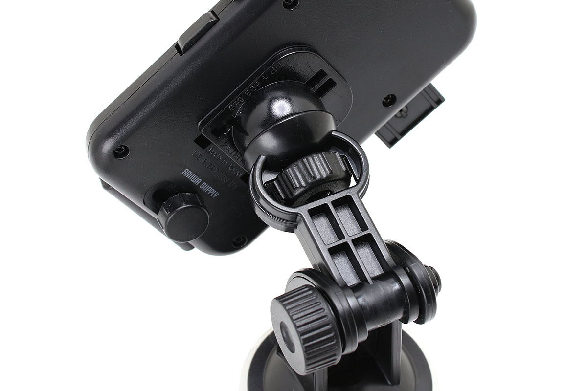 ホルダー部分は自由に回転でき、回転部の締め付けをリングで調節できます。ホルダー下部の端末脱落防止の押さえ部分は、若干の左右移動および長さ調節に対応。