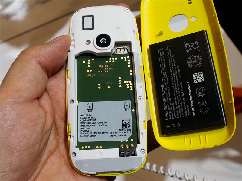 デュアルSIMモデルもあるがGSMの2枚仕様。片側3Gモデルを期待してしまう