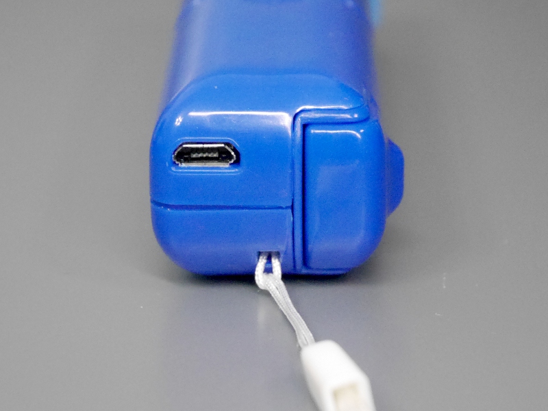 本体バッテリーへの給電は電源プラグ以外にmicroUSB経由でも行える