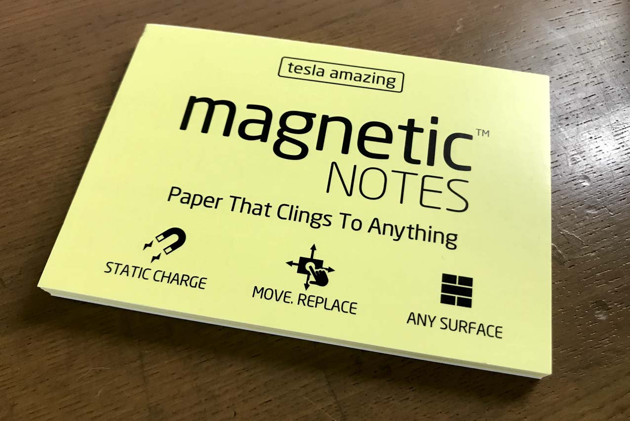 「magnetic NOTES」。パッケージを見る限りはただのふせん紙です