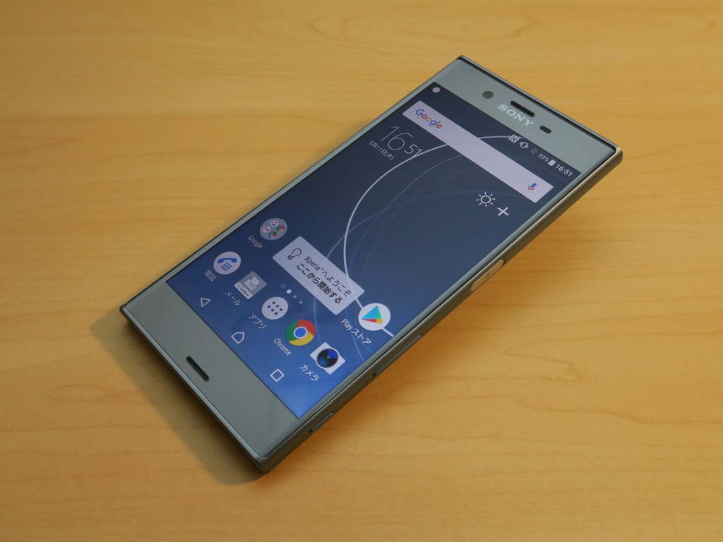 ソフトバンク/ソニーモバイル「Xperia XZ 602SO」、約146mm（高さ）×72mm（幅）×8.1mm（厚さ）、約161g（重量）、アイスブルー（写真）、ブラック、ウォームシルバー、シトラス