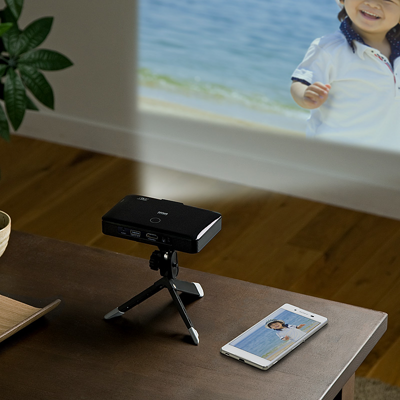Miracast対応 スマホとワイヤレス接続できるモバイルプロジェクター ケータイ Watch