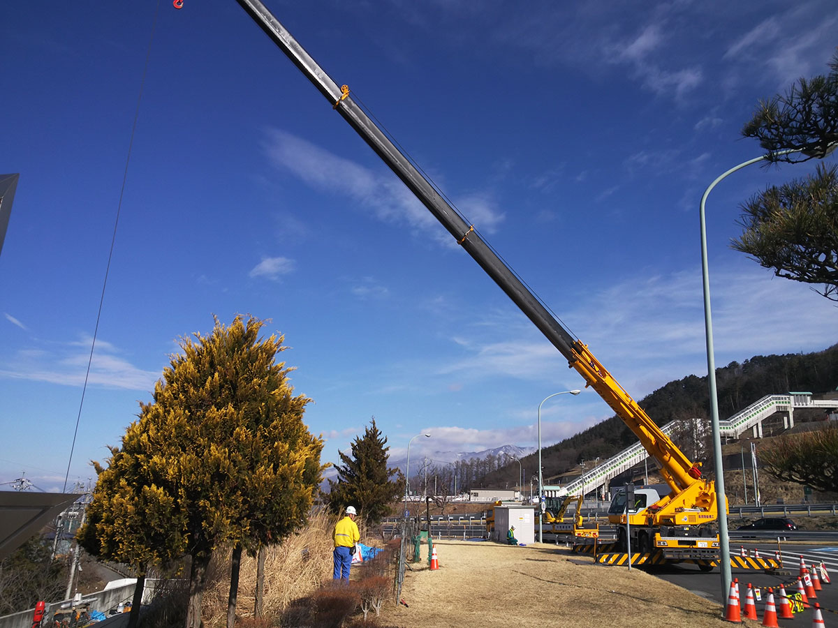 「カメラ1」で撮影。右はドットバイドットの画像です。発色も明暗の階調もなかなか良好です。ちょっとした風景スナップにも使える感じ。